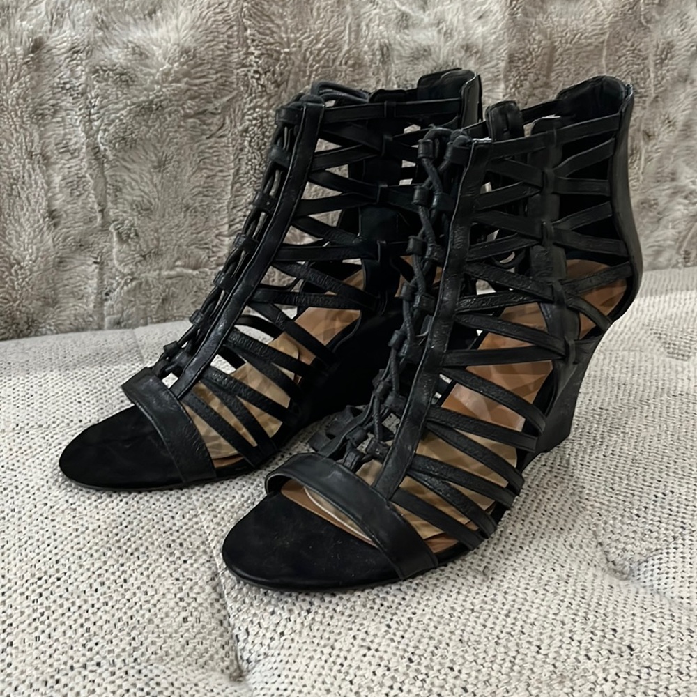 Nine West Woven peep toe w/stacked heel